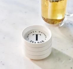 Riviera Maison Theezakjeshouder Met Tekst, Schaaltjes - Theezakjeshouder RM Tea Bar - Wit - Porselein - 4 Stuks -Keuken Verkoop 1200x1140
