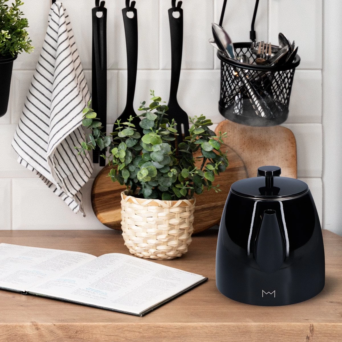 Vaja® Theepot Juliette Met Filter - Dubbelwandig -Theekan 1.0L - Glimmend Zwart 9 Vaja® Theepot Juliette Met Filter - Dubbelwandig -Theekan 1.0L - Glimmend Zwart - Afbeelding 7