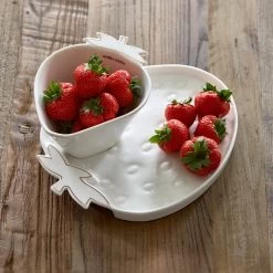 Riviera Maison Serveerschaal Aardbei, Zomers Serveerbord Voor Fruit - Tasty Strawberry Serving Dish - Wit / Goud - Porselein - 1 Stuk 8 Riviera Maison Serveerschaal Aardbei, Zomers Serveerbord Voor Fruit - Tasty Strawberry Serving Dish - Wit / Goud - Porselein - 1 Stuk -Keuken Verkoop 1200x1200 1278