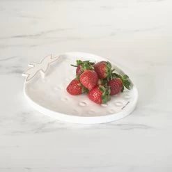 Riviera Maison Serveerschaal Aardbei, Zomers Serveerbord Voor Fruit - Tasty Strawberry Serving Dish - Wit / Goud - Porselein - 1 Stuk 9 Riviera Maison Serveerschaal Aardbei, Zomers Serveerbord Voor Fruit - Tasty Strawberry Serving Dish - Wit / Goud - Porselein - 1 Stuk -Keuken Verkoop 1200x1200 1279