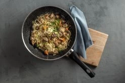 Sola Hapjespan Stonehenge - Ø 28 Cm - Zwart/wit - Aluminium - Antiaanbaklaag -Keuken Verkoop 1200x799 1