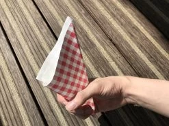 Papieren Frietzak - 30 Stuks - Kleine Patat Maat K14 - Boerenbont - Rode Ruitjes - Puntzak - Patatzak - Traktaties -Keuken Verkoop 1200x899 27