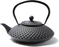 Tealøv THEE SET 1,25 LITER GIETIJZER | COMPLETE SET IN GESCHENKDOOS | Gietijzeren Theepot Met Roestvrijstalen Zeef, Gietijzeren Theekopjes En Onderzetter | In Authentiek Japanse Stijl | Kambin Zwart -Keuken Verkoop 1200x957
