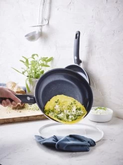 GreenPan Cambridge Hapjespan Met Deksel 28cm - Zwart - Inductie - PFAS-vrij 27 GreenPan Cambridge Hapjespan Met Deksel 28cm - Zwart - Inductie - PFAS-vrij -Keuken Verkoop 899x1200 4